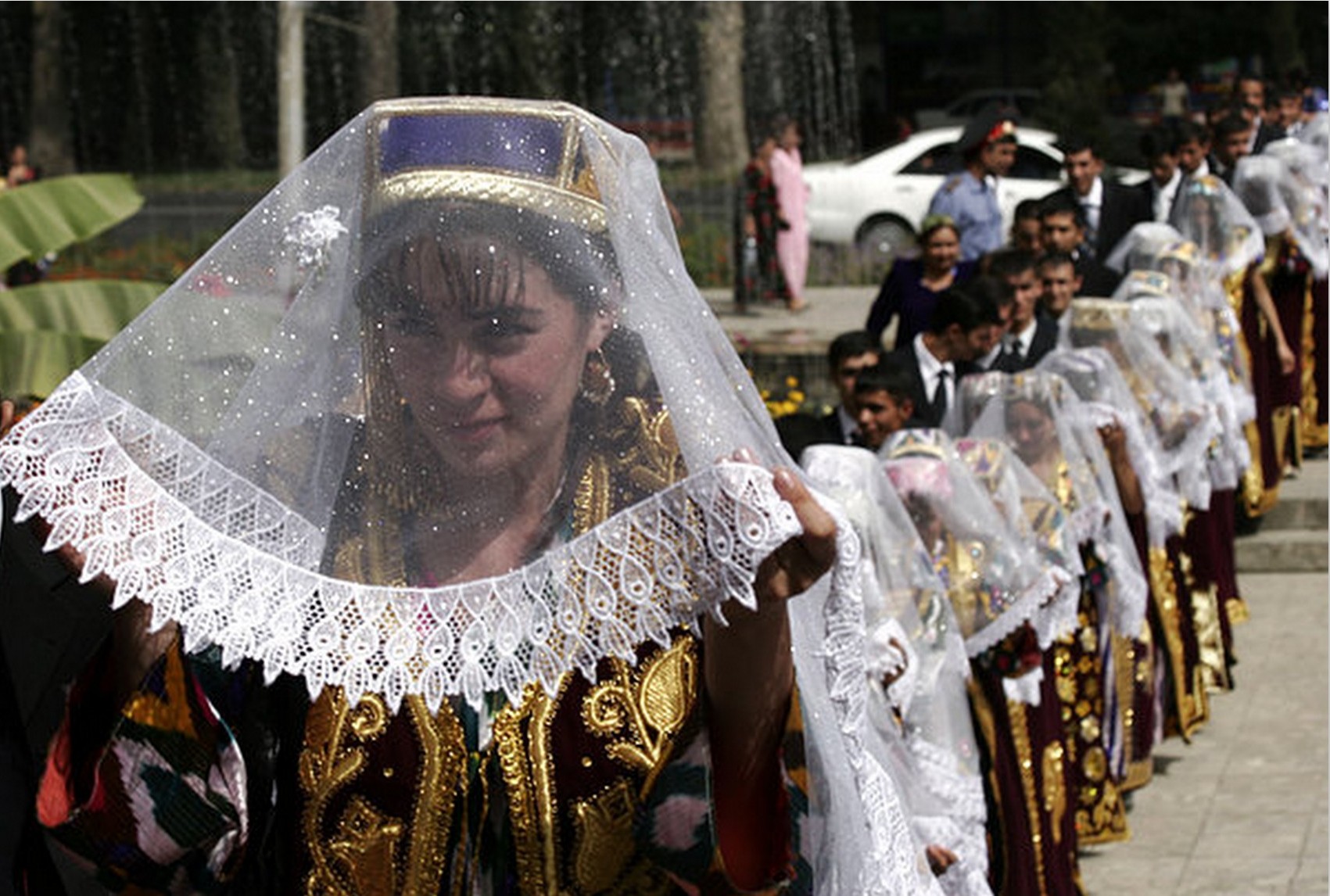 Таджикские депутаты намерены ввести послабления в закон о торжествах и обрядах