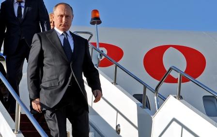 Владимира Путина встретили в Международном аэропорту Душанбе