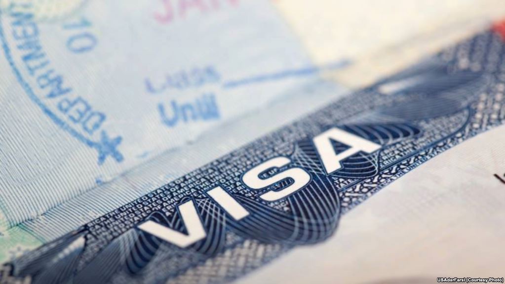 «Это неправда». Посольство США считает новость об отмене виз для таджиков «фейком»