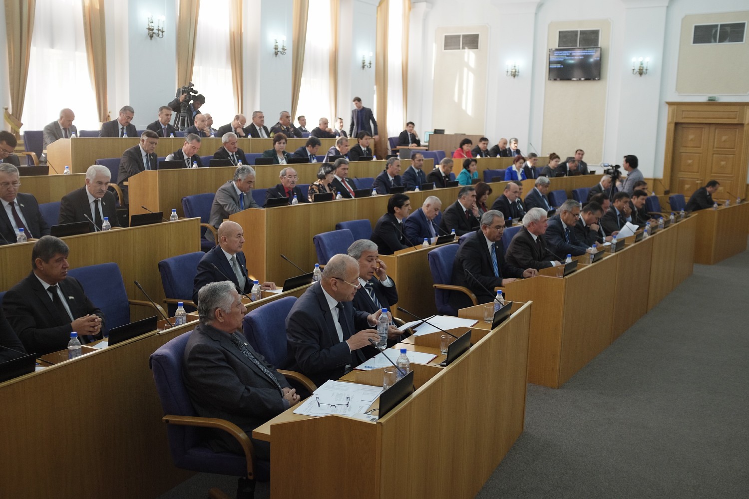 Депутаты уточнили, кто в Таджикистане имеет законотворческое право
