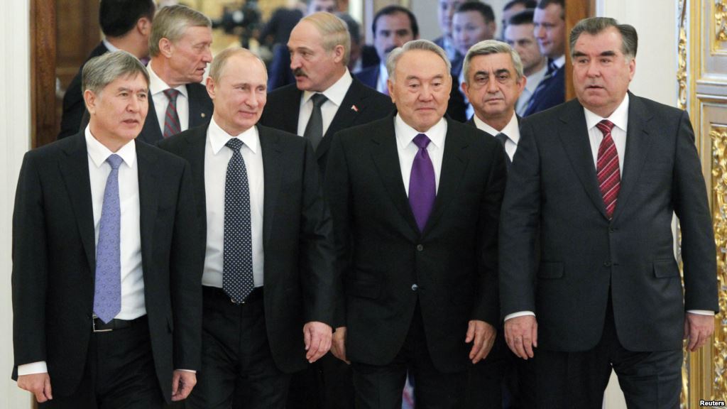 Лидеры стран ОДКБ на встрече в Душанбе в сентябре 2015 года