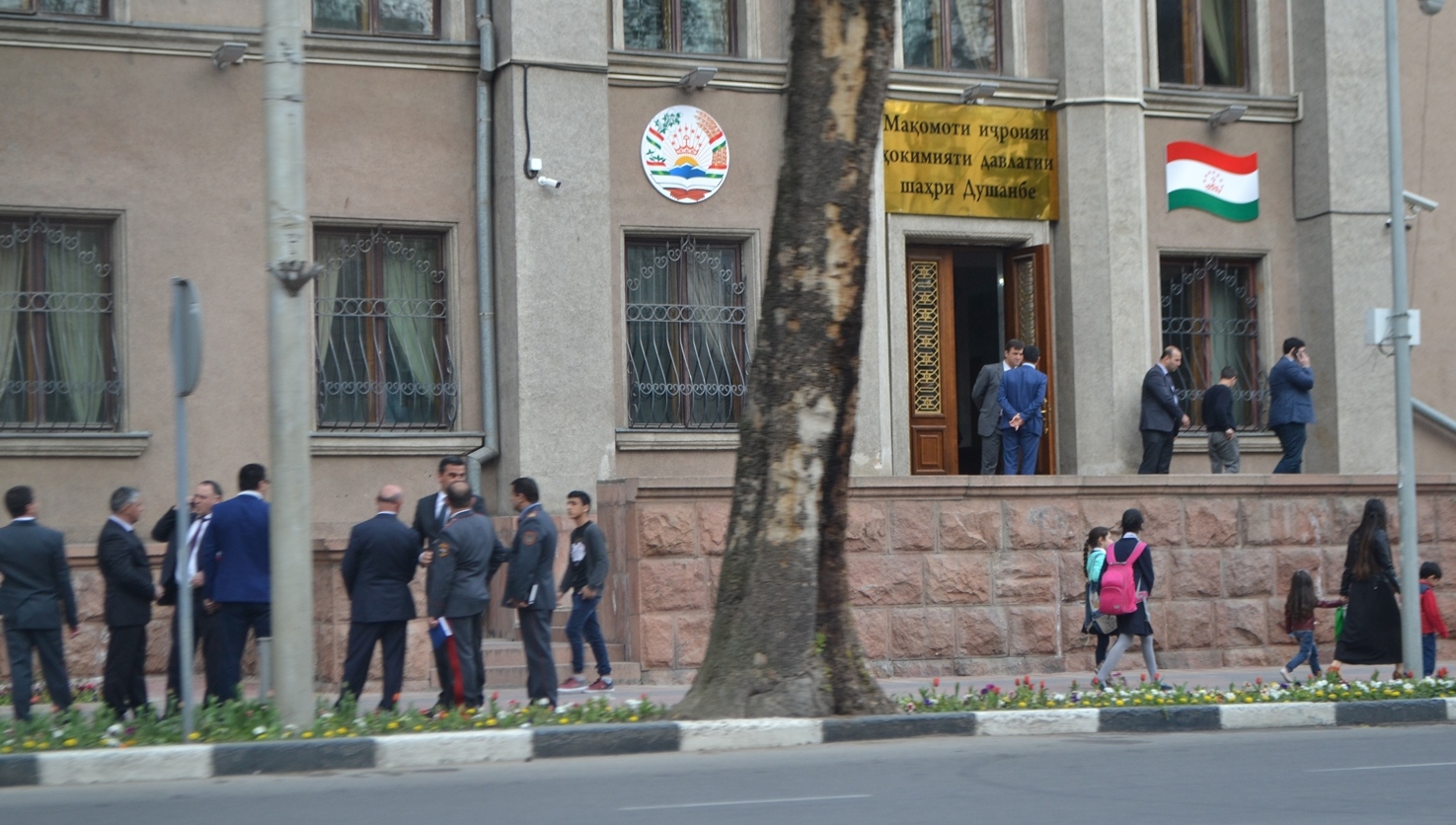 МВД Таджикистана подтвердило факт попытки суицида у здания столичной мэрии