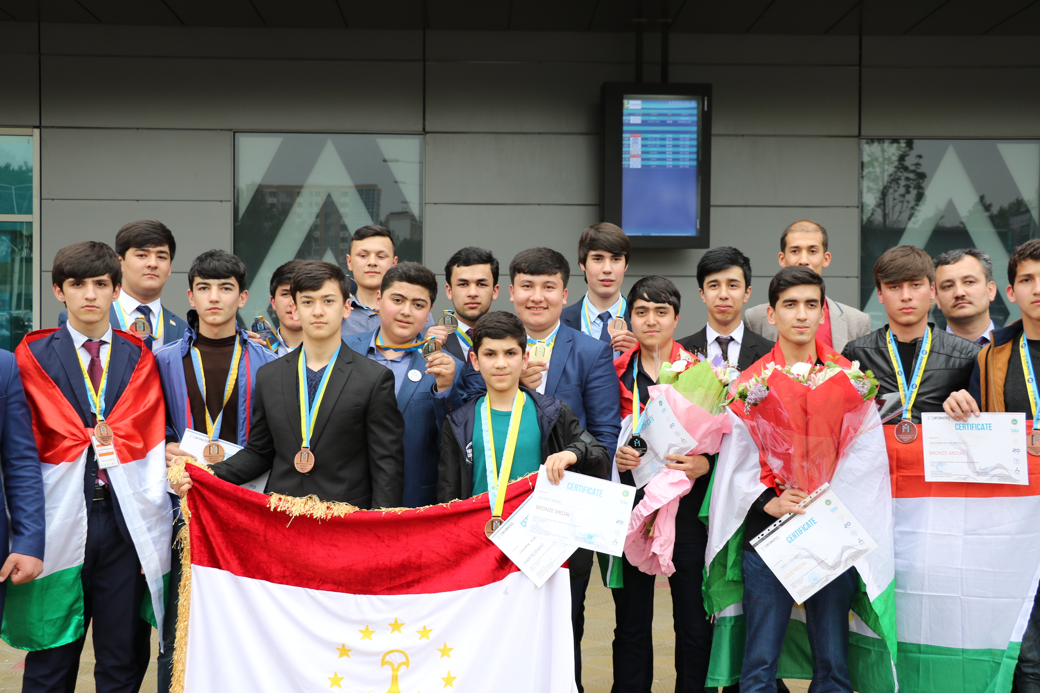 22 медали завоевали таджикские школьники на олимпиаде «INFOMATRIXASIA-2017»