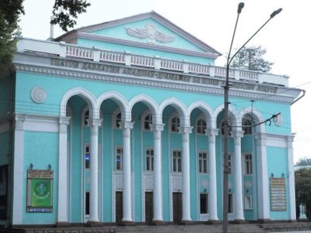 Государственный академический драматический театр имени Абулкосима Лохути в Душанбе.