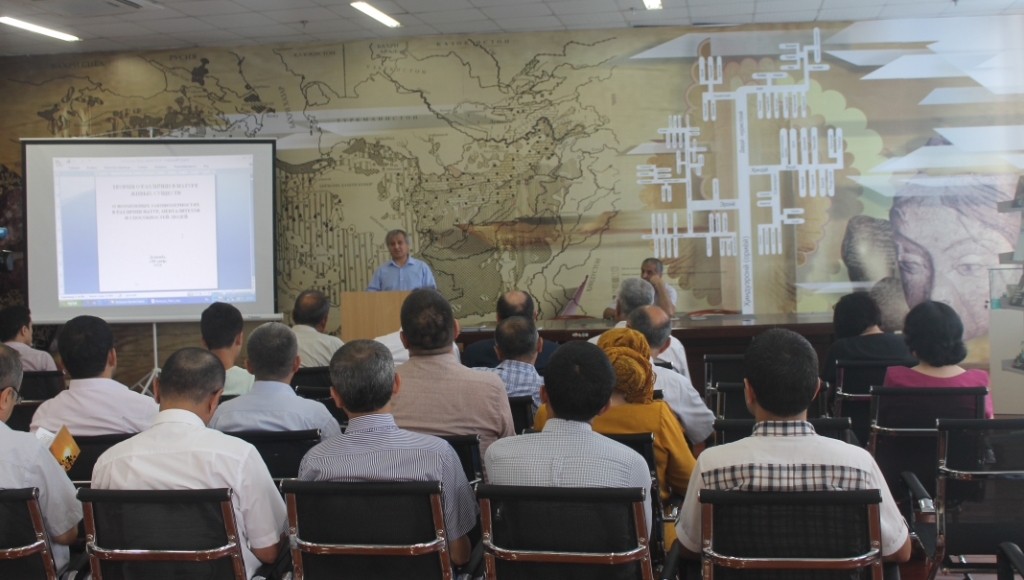 Презентация книги таджикского ученого-физика Тоира Раджабова