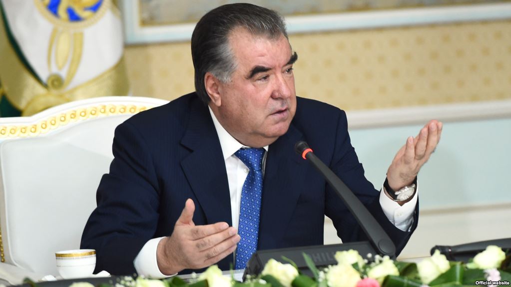 Журналисты госСМИ отныне должны полностью указывать титул президента Таджикистана
