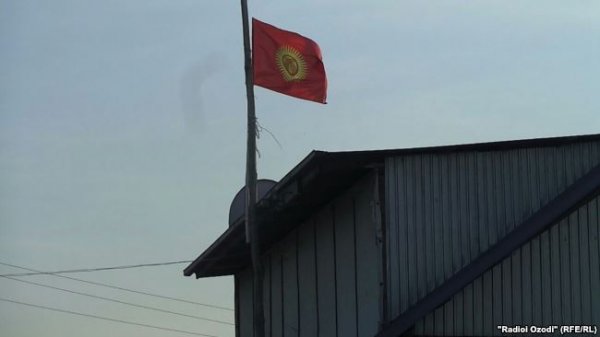 Нет дома, нет проблем? Разрушен "дом с флагом" на спорном участке границы