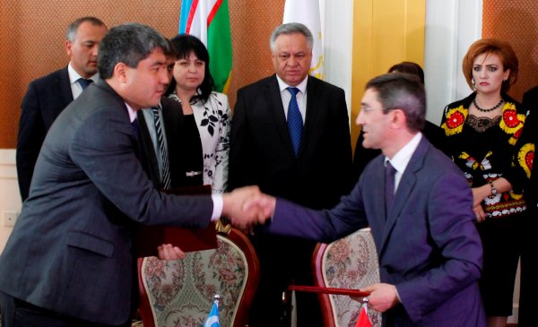 В Таджикистан начнут поступать узбекские автомобили