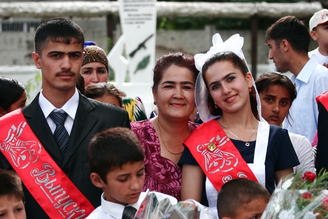В Таджикистане ужесточили наказание за проведение «Последнего звонка» в школах