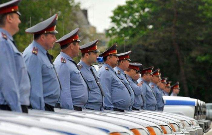 В Таджикистане уволили непохудевших милиционеров