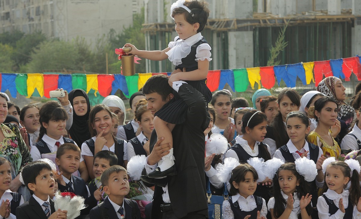 Торопиться не надо. Переноса начала учебного года в Таджикистане не будет