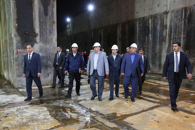 Ознакомление с ходом работ в строительном тоннеле третьего яруса Рогунской гидроэлектростанции