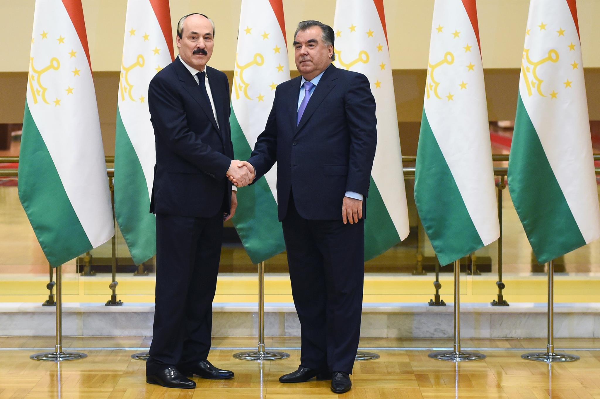Эмомали Рахмон пригласил капитал Дагестана в экономику Таджикистана