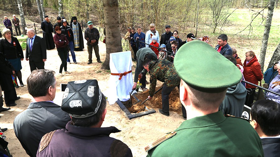 В Пскове перезахоронили останки таджика - героя Великой Отечественной