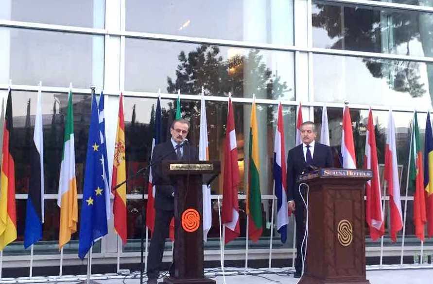 Посол Евросоюза в Таджикистане Хидает Бишчевич (слева) и глава МИД РТ Сироджиддин Аслов