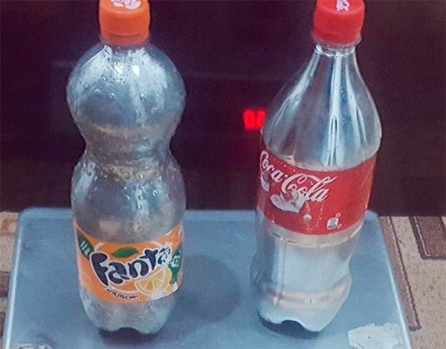 Ртуть задержанный бишкекчанин пытался продать вот в таких пластиковых бутылках.