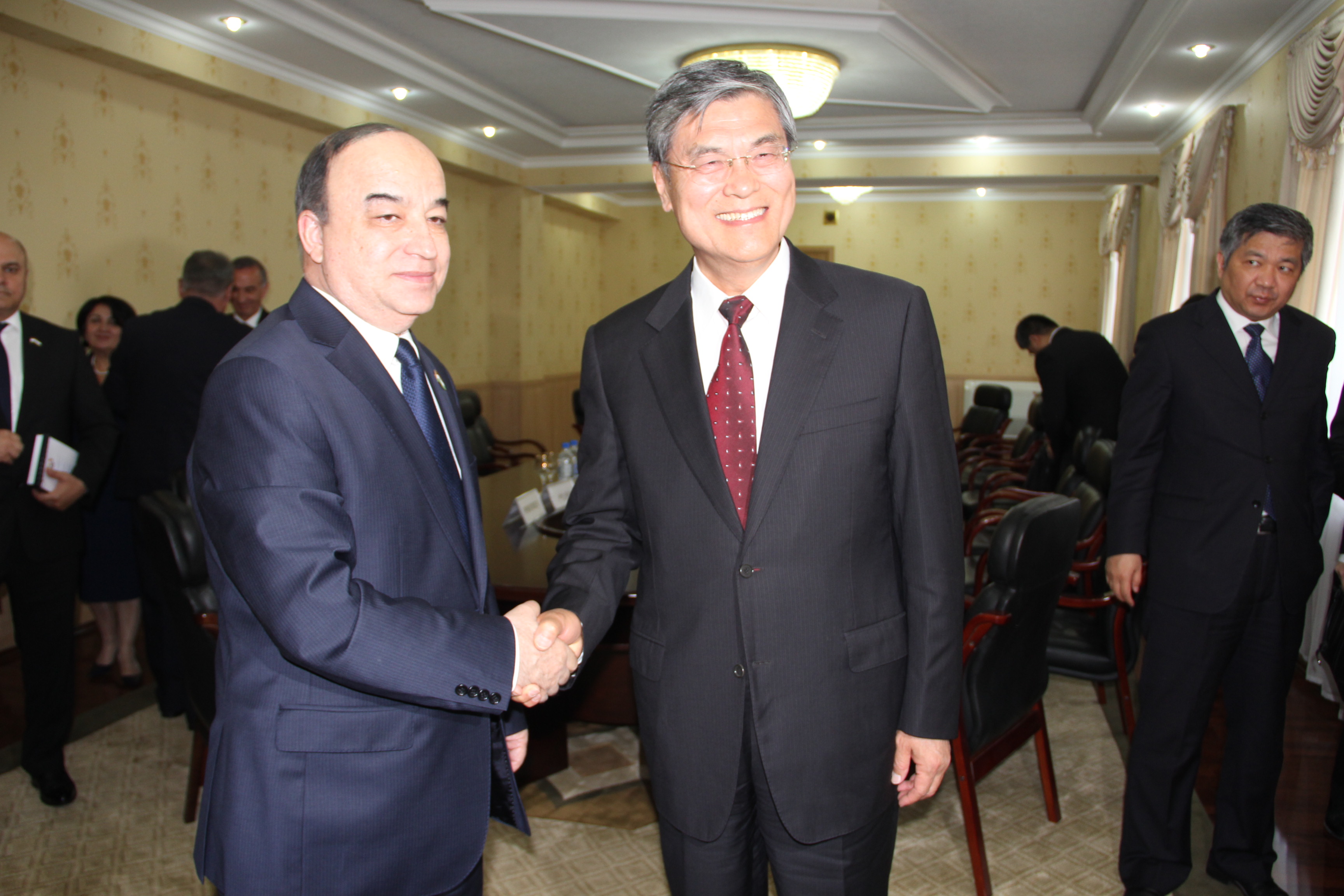 Таджикистан к 2020 году хочет нарастить товарооборот с Китаем до 3 миллиардов долларов