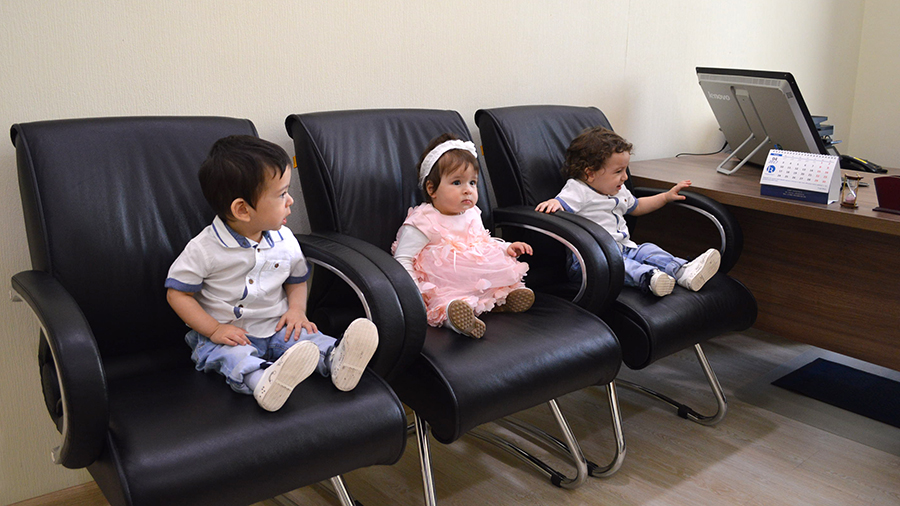 Таджикистан вернул на родину брошенных в России cвоих детей