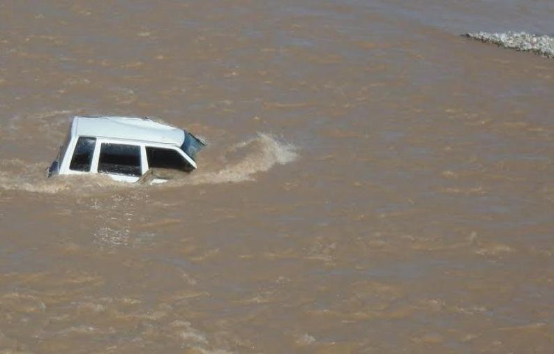 Машина опрокинулась в реку Варзоб: водитель и два его пассажира утонули