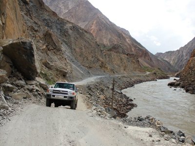 В Таджикистане определились источники финансирования трех автодорожных проектов