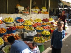 Рустам Эмомали поручил пресекать завышение цен на рынках в священный месяц Рамазан