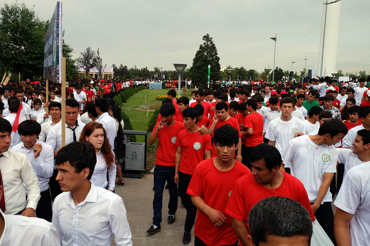 В Душанбе на митинг в честь Дня молодежи вышли 6 тысяч человек