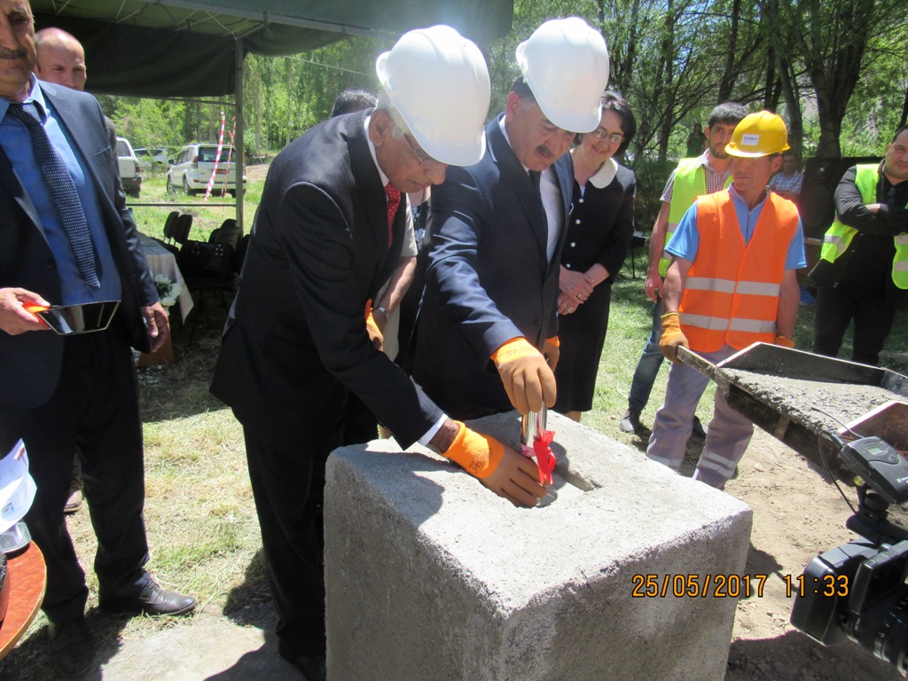 В Хороге заложен первый камень в фундамент медицинского центра, который построит Фонд Ага Хана.