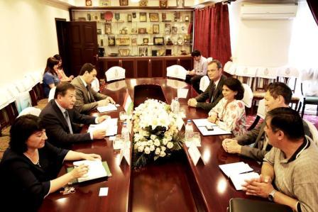 Рамазон Рахимзода провел встречу с Постоянным координатором ООН в Таджикистане