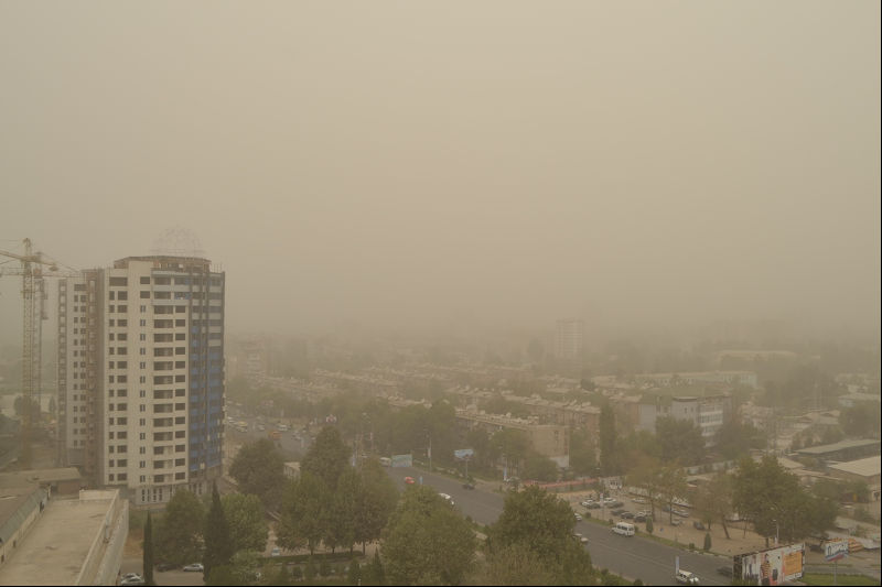 На Таджикистан надвигается пыльная буря