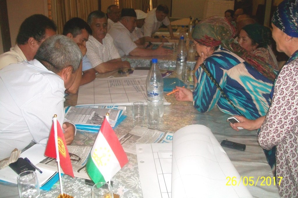 Таджики и киргизы обсуждают вопросы приграничной торговли