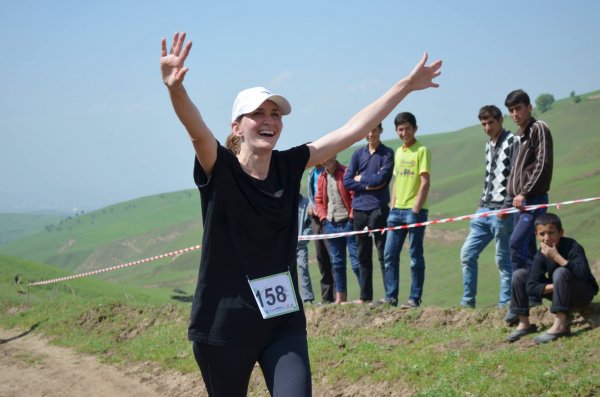 Первые соревнования по дуатлону в Душанбе: 100 участников преодолели 7,5 км