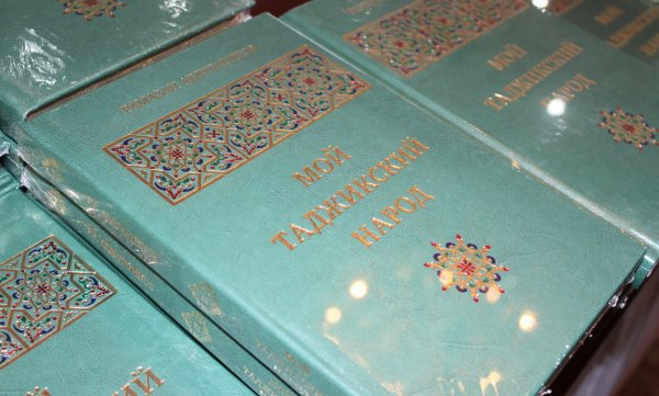 Президент Дагестана написал книгу о таджиках