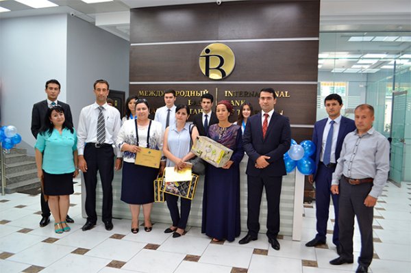 Международный банк Таджикистана наградил своих лучших клиентов
