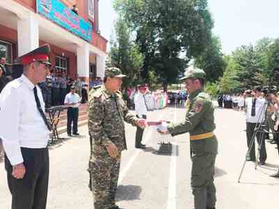 Глава МВД вручил дипломы выпускникам Колледжа милиции в Кулябе