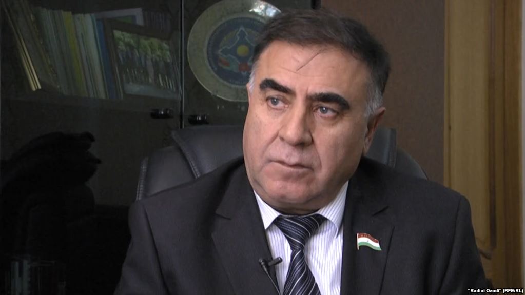 Депутат: вербовщики ИГ ежедневно закидывают таджикистанцев SMS-ками