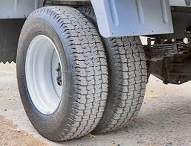 Житель Пенджикента «умудрился» один унести 16 «грузовых» колес
