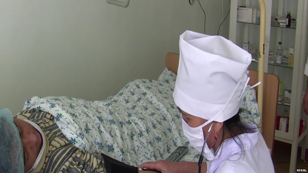 Минздрав не рекомендует. Таджикских врачей накажут за рекламу 