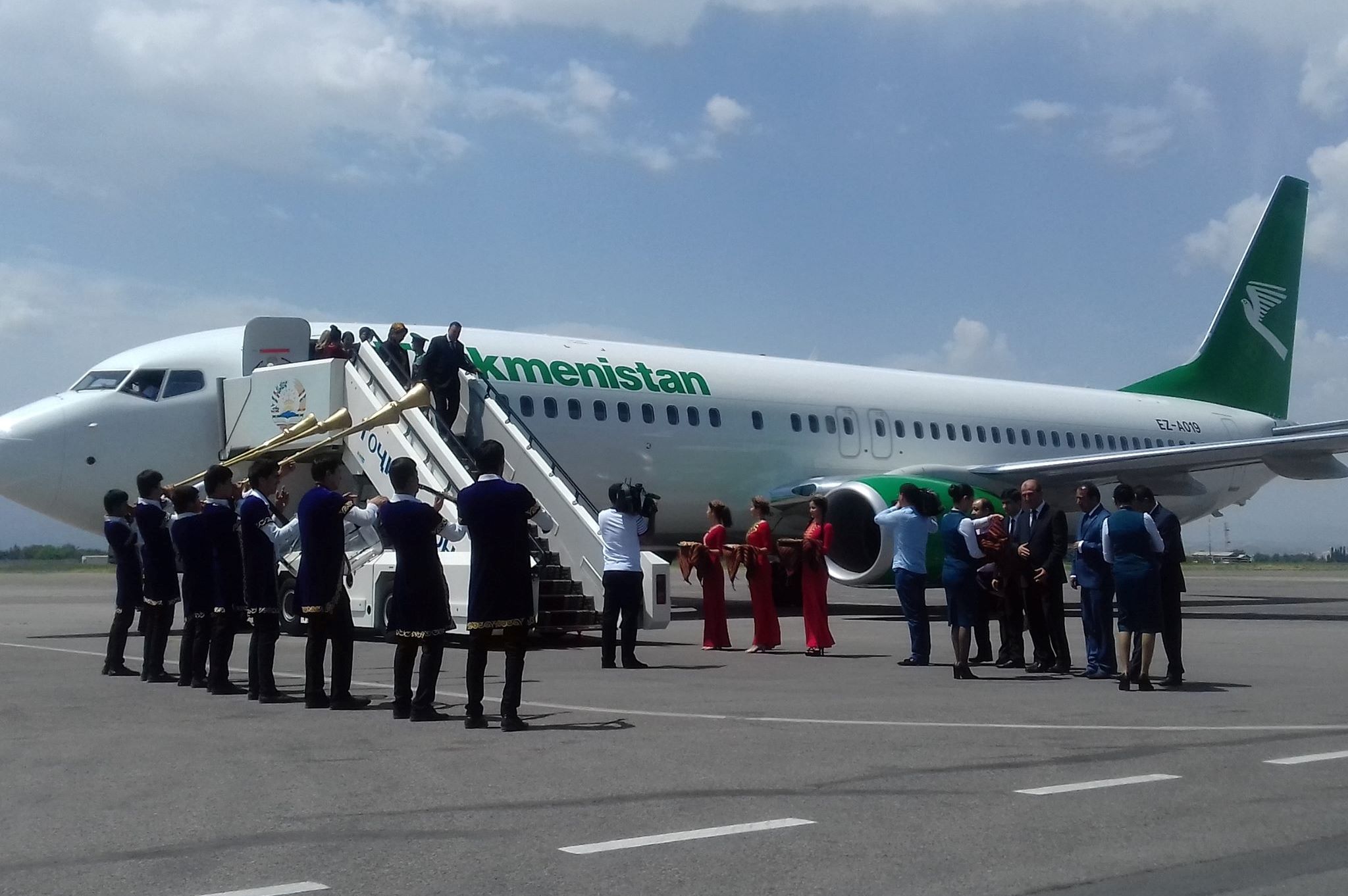 В Душанбе приземлился лайнер «Turkmenistan Airlines». Пока это пробный рейс