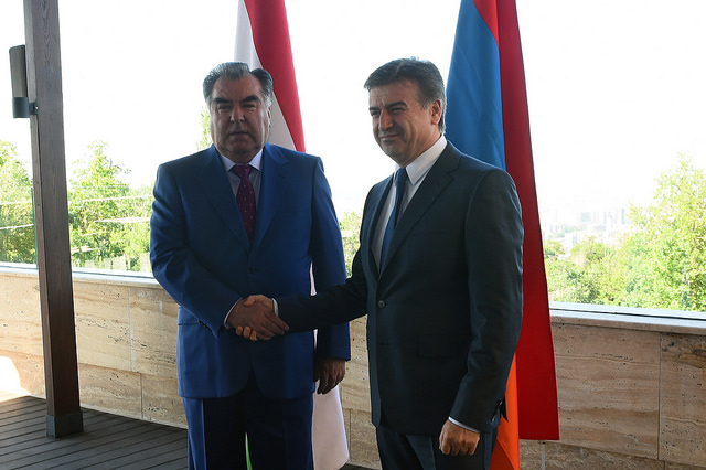 Эмомали Рахмон провел встречу с премьер-министром Армении