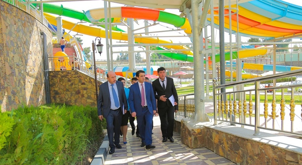 Рустам Эмомали сдал в эксплуатацию самый большой в Таджикистане аквапарк