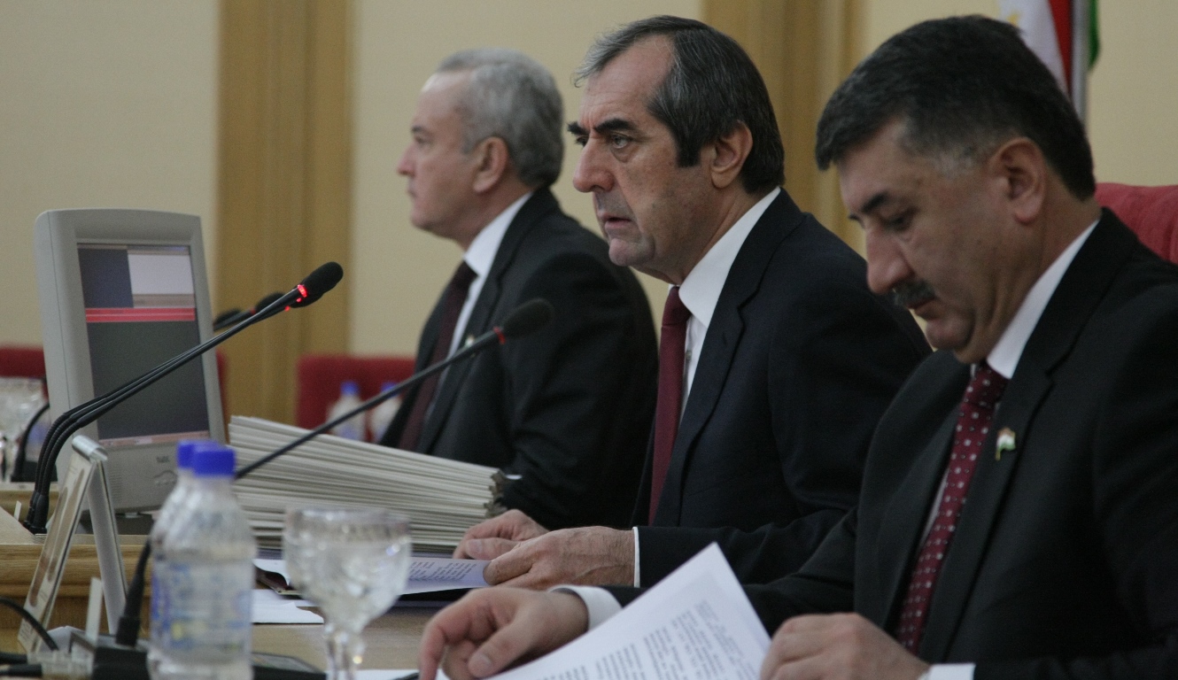 Сенаторы Таджикистана обсудят вопрос о доходах членов правительства и их родственников