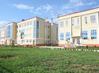 Э. Рахмон открыл школу, построенную китайской компанией TBEA