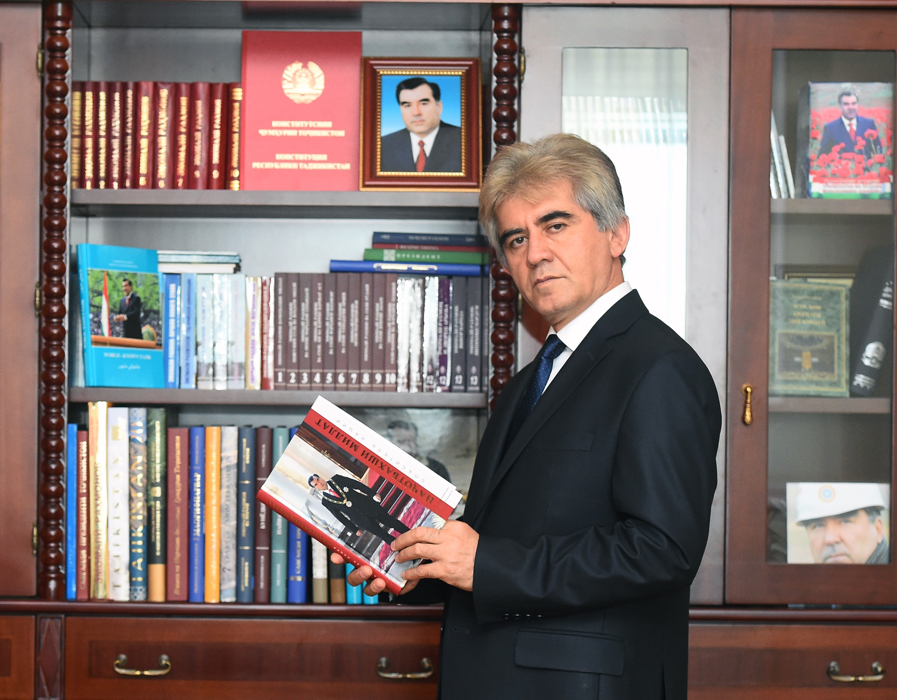 Пресс-секретарь президента Таджикистана выдвинут в члены-корреспонденты АН РТ