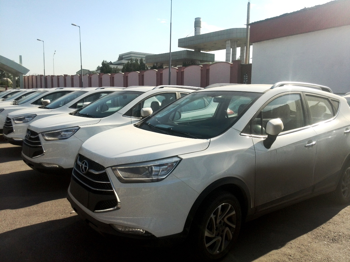 Первая партия новых такси прибыла в Душанбе. Пока это только 30 китайских JAC S3 казахской сборки