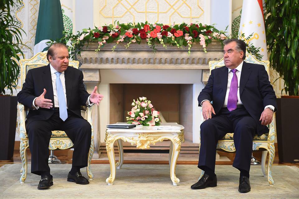 Встреча президента Таджикистана Эмомали Рахмона и премьер-министра Пакистана Мухаммада Наваза Шарифа в Душанбе, 5 июля 2017 года