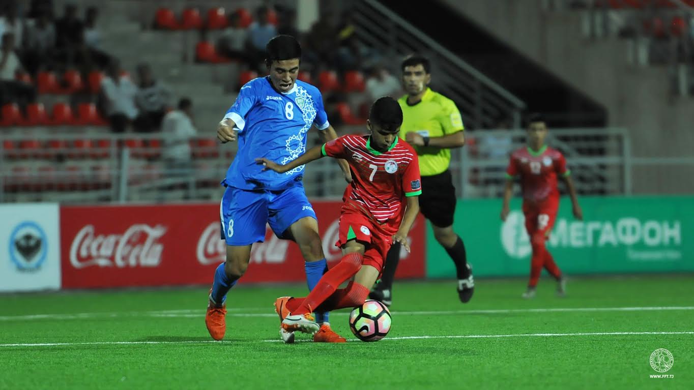 Юные таджикские футболисты потерпели поражение от команды Узбекистана