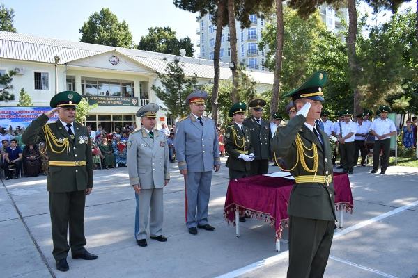 80 молодых офицеров пополнили ряды погранвойск Таджикистана
