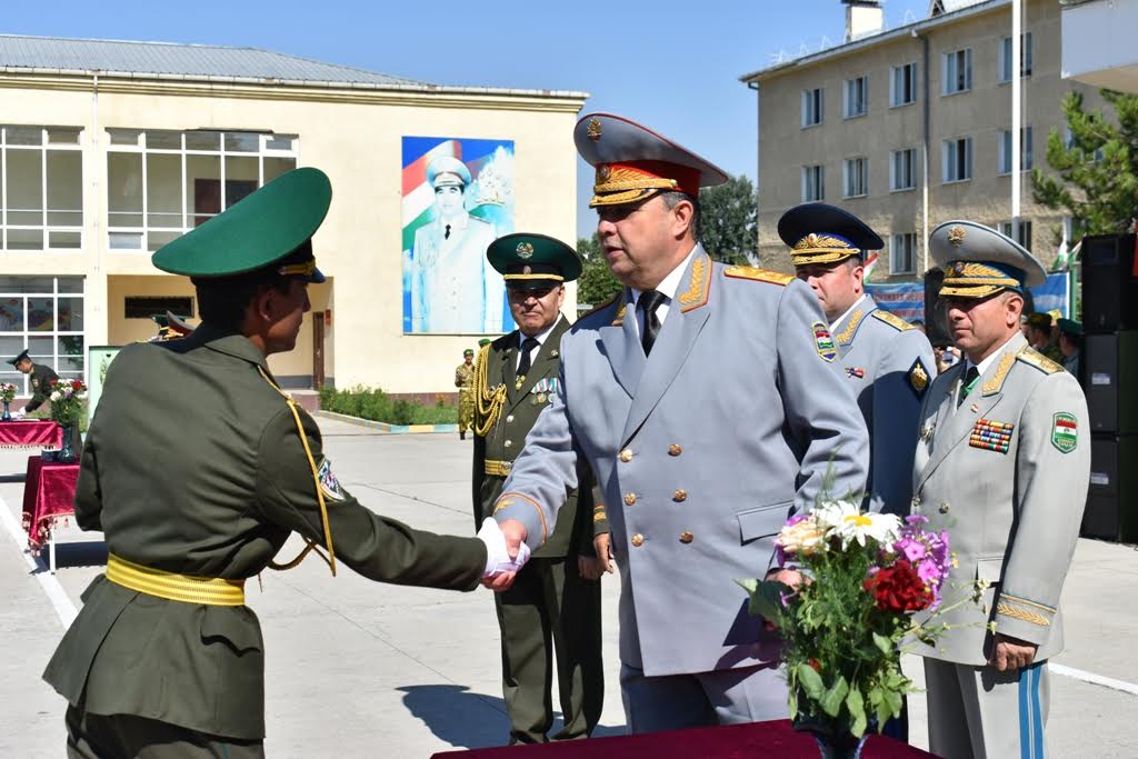 Ряды офицеров пограничных войск Таджикистана пополнили 80 лейтенантов