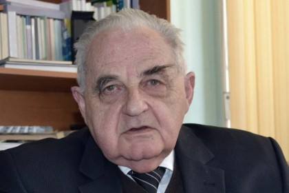 Георгий Кошлаков был в свое время начальником Управления геологии Таджикистана, первым заместителем Председателя Совета Министров Таджикской ССР.