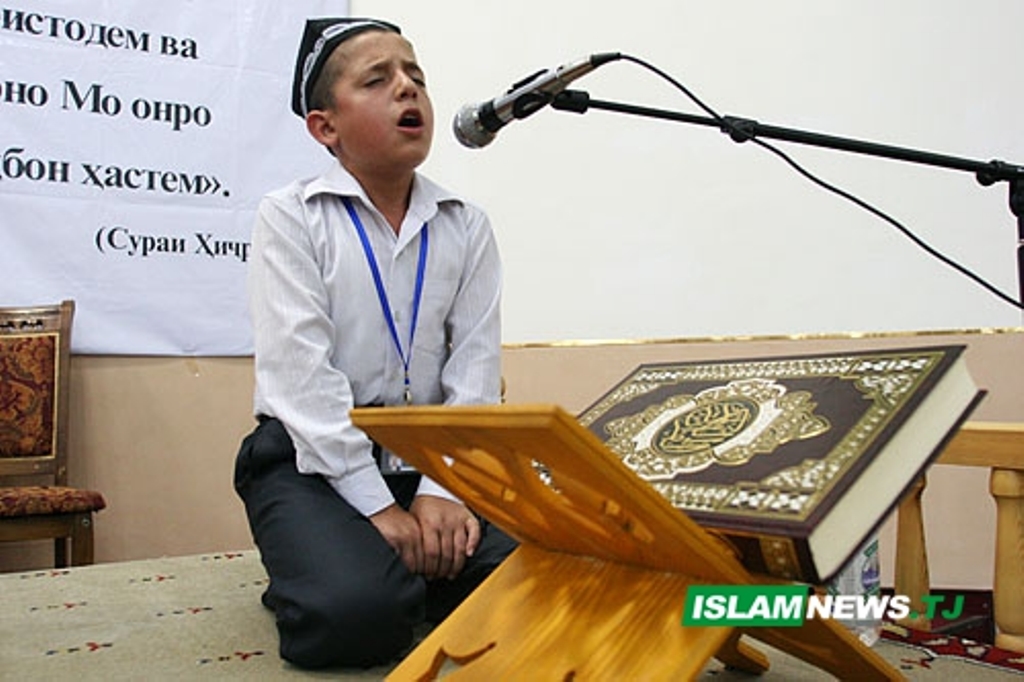 При мечетях Таджикистана можно открывать религиозные обучающие курсы. Но разрешения на это у них нет